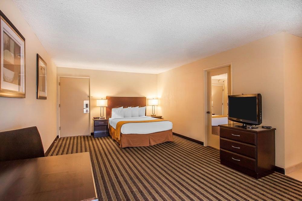 Quality Inn & Suites Vancouver - Hazel Dell Экстерьер фото
