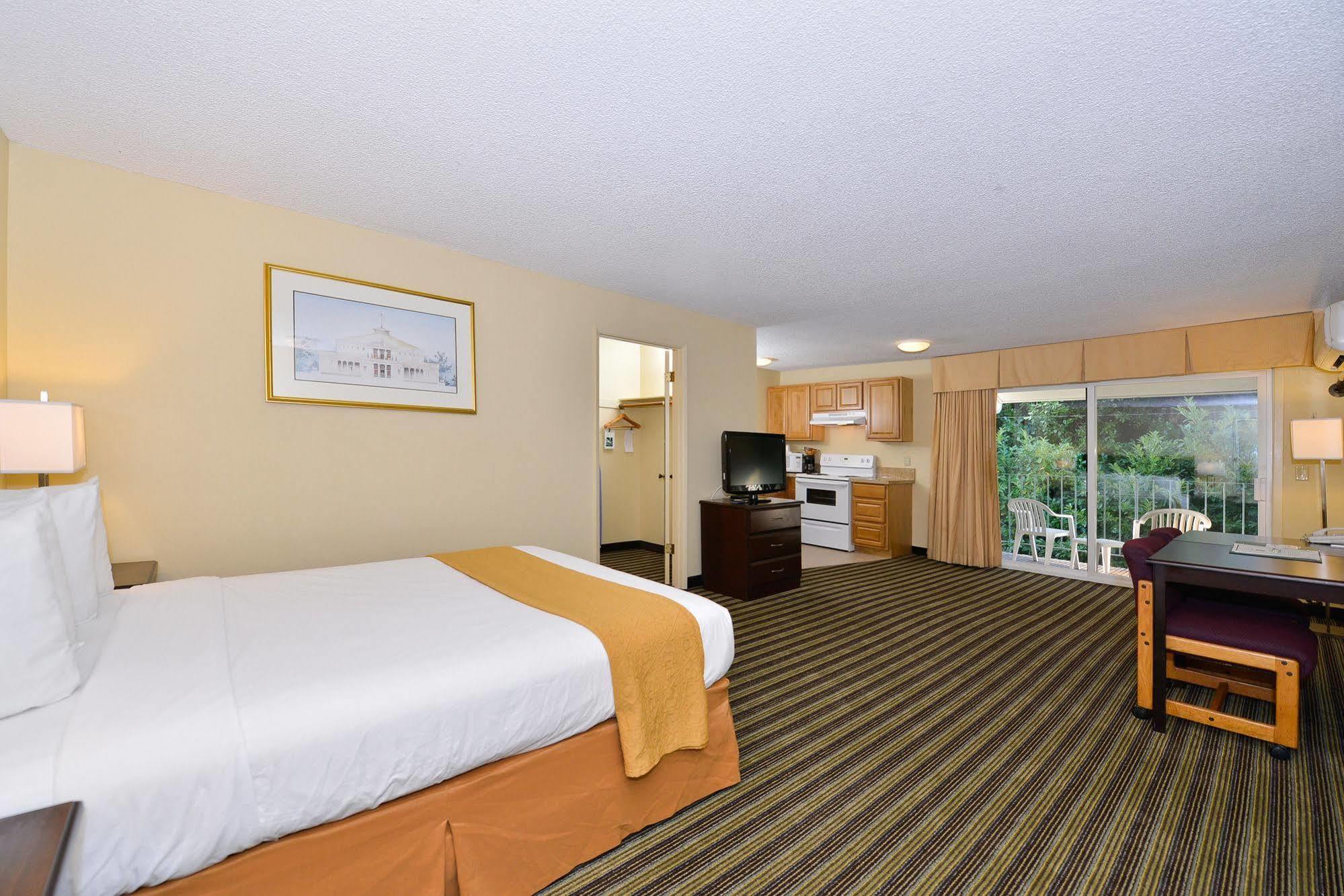 Quality Inn & Suites Vancouver - Hazel Dell Экстерьер фото